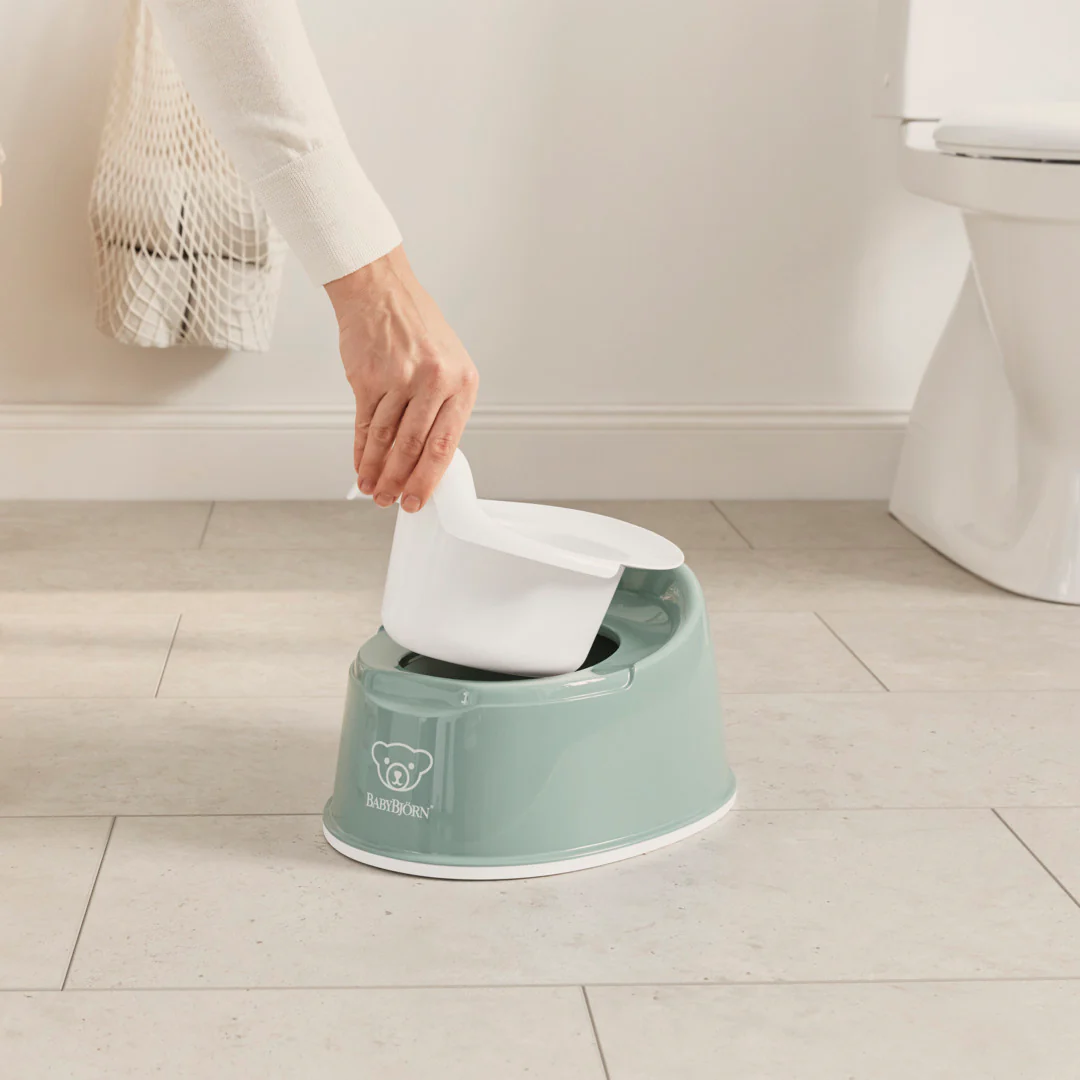 BabyBjörn Smart Potte - Grågrøn/Hvid - Image 6