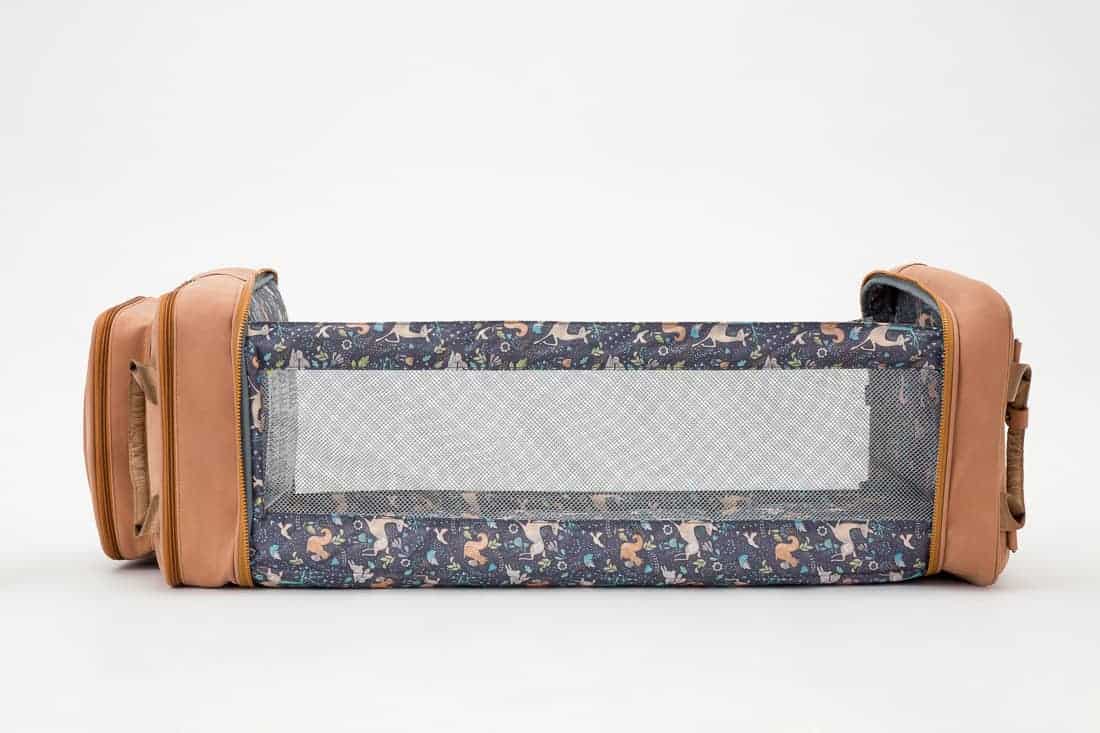 Bizzi Growin RucPOD® Pusletaske og rejseseng - Vegan Leather - Porcini - Image 2