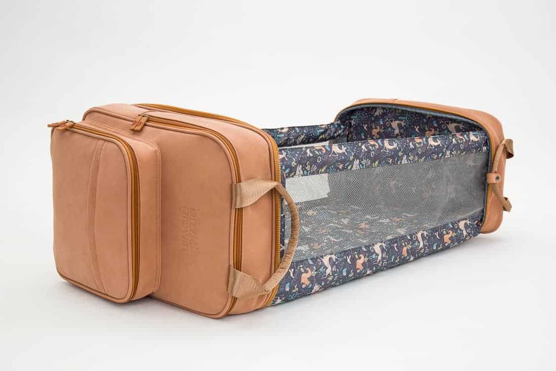 Bizzi Growin RucPOD® Pusletaske og rejseseng - Vegan Leather - Porcini - Image 3