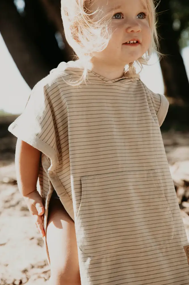 Cloby UV Poncho 1-3 år - Sandy Beach/Olve Green - Image 2